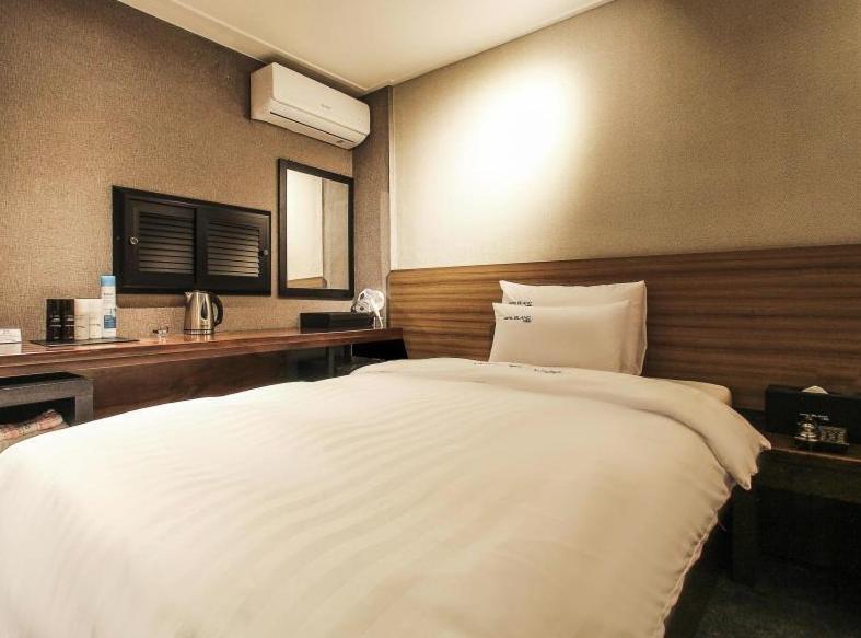 Motel Gangnam Blanc